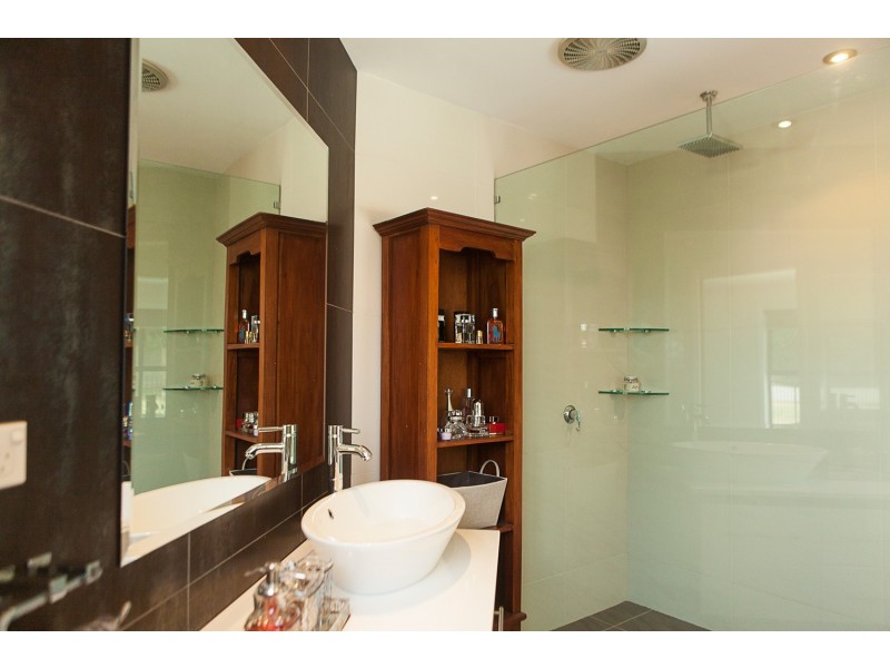 8 Aberdeen Court, Highland Park QLD 4211