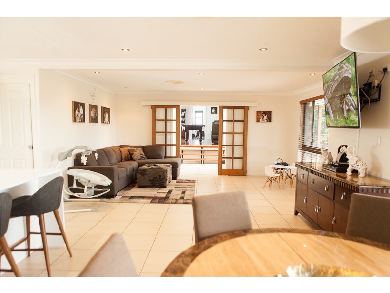 8 Aberdeen Court, Highland Park QLD 4211