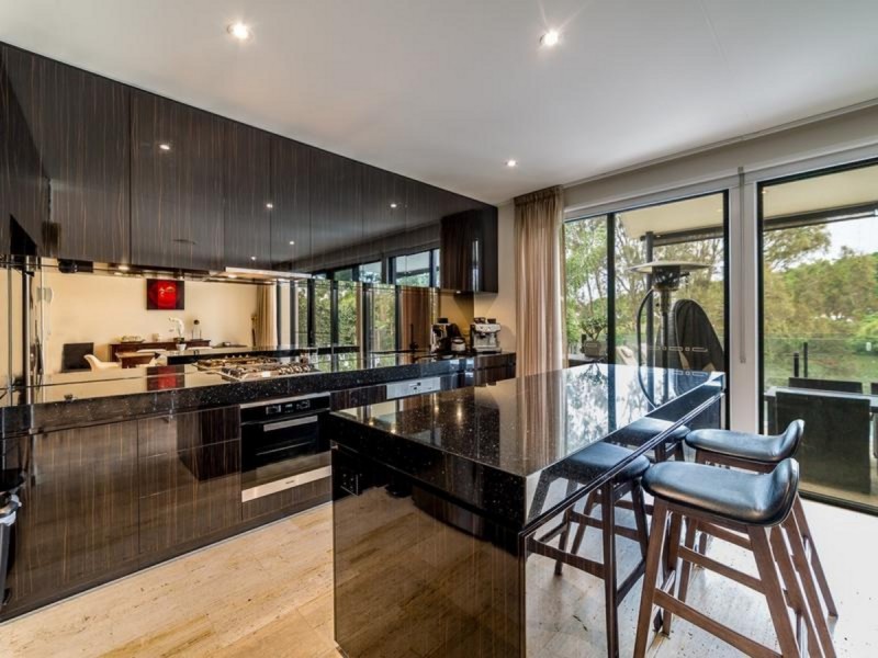 67 Theatre Drive, Benowa QLD 4217