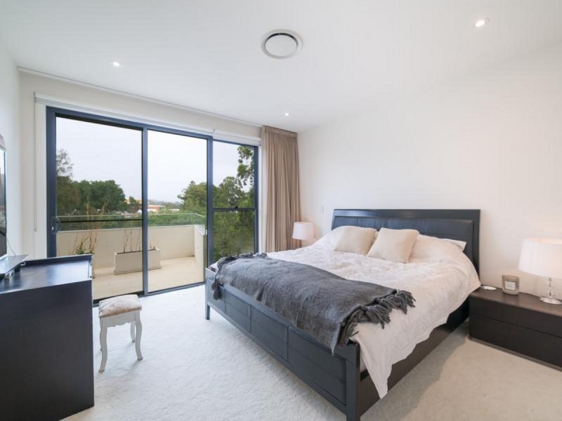 67 Theatre Drive, Benowa QLD 4217