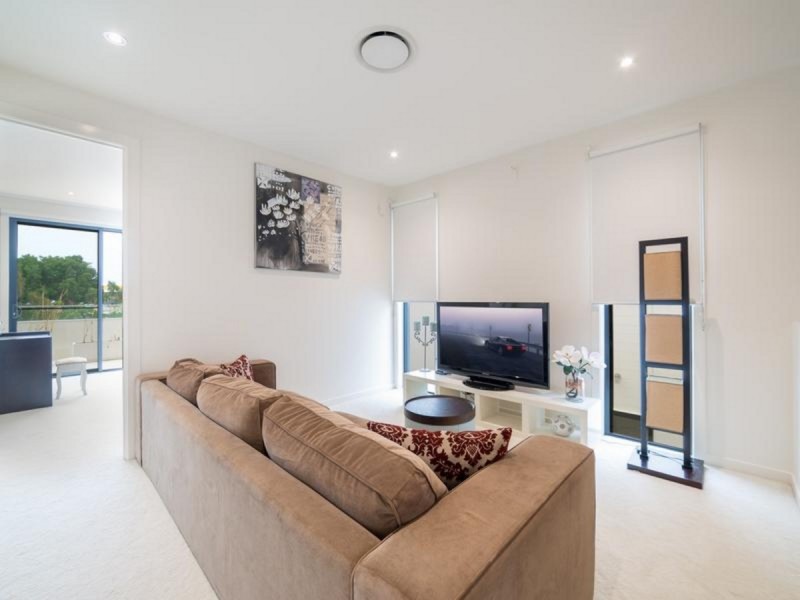 67 Theatre Drive, Benowa QLD 4217