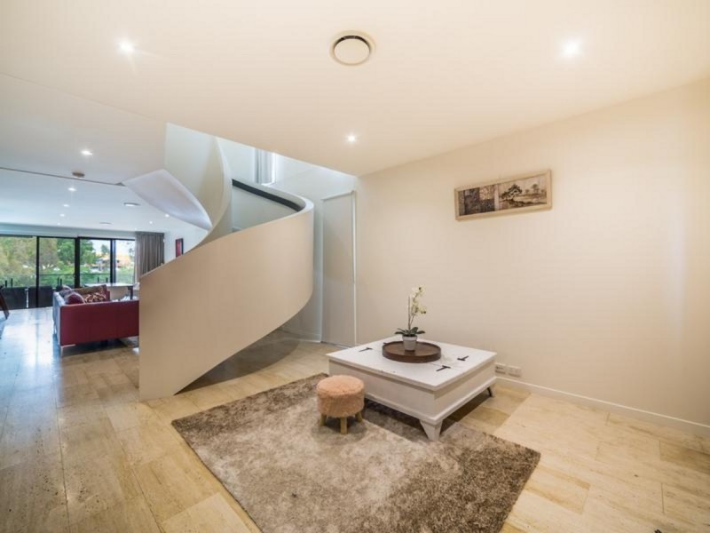 67 Theatre Drive, Benowa QLD 4217