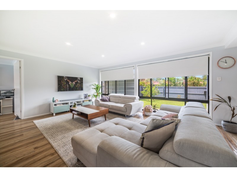 11 Lindeman Court, Mermaid Waters QLD 4218