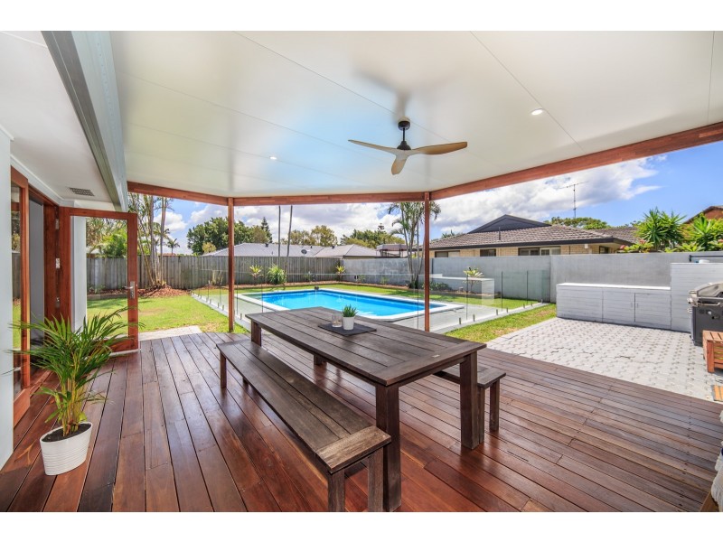 11 Lindeman Court, Mermaid Waters QLD 4218