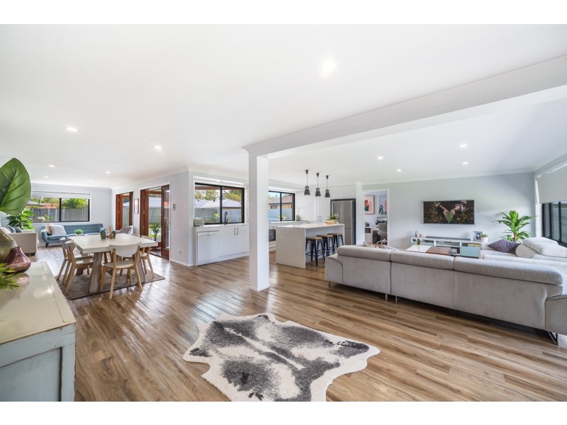 11 Lindeman Court, Mermaid Waters QLD 4218