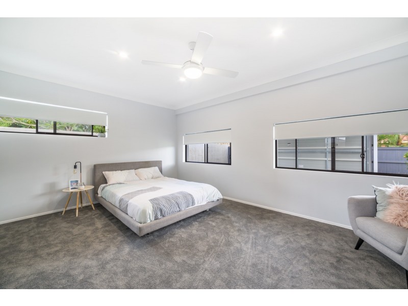 11 Lindeman Court, Mermaid Waters QLD 4218