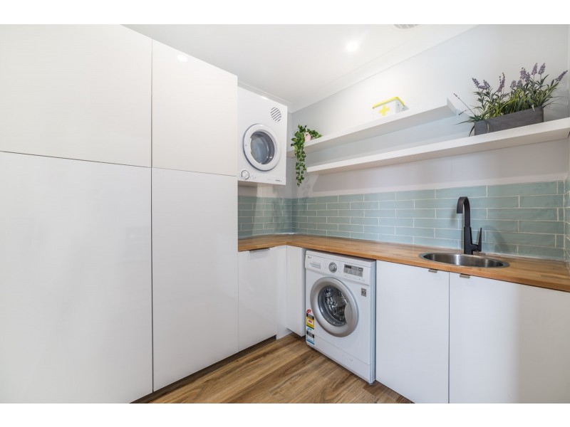 11 Lindeman Court, Mermaid Waters QLD 4218