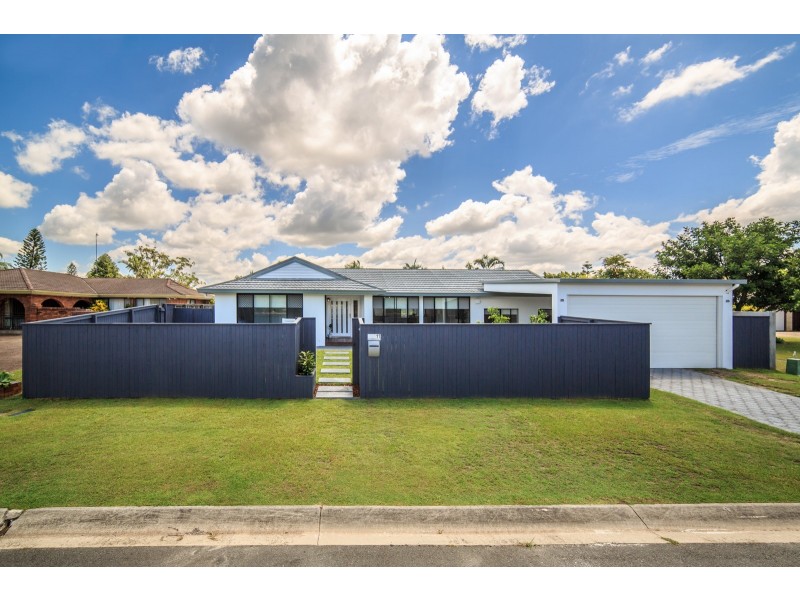 11 Lindeman Court, Mermaid Waters QLD 4218