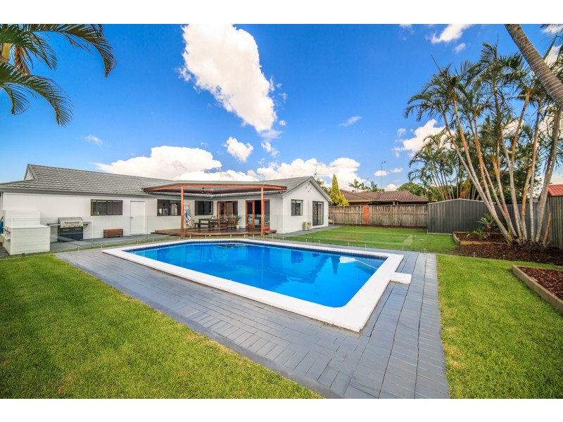 11 Lindeman Court, Mermaid Waters QLD 4218
