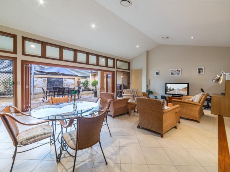 14 Bergamo Drive, Varsity Lakes QLD 4227