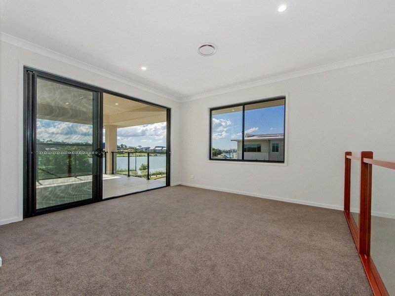 1 Elizabeth Crescent, Varsity Lakes QLD 4227