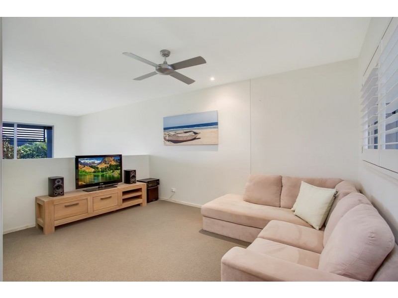 4 Little Blue Lane, Varsity Lakes QLD 4227