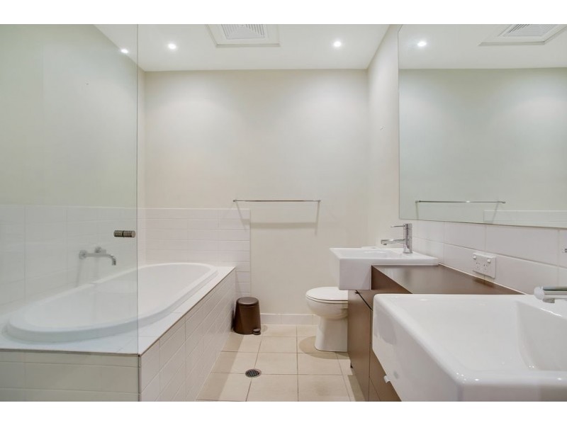 4 Little Blue Lane, Varsity Lakes QLD 4227