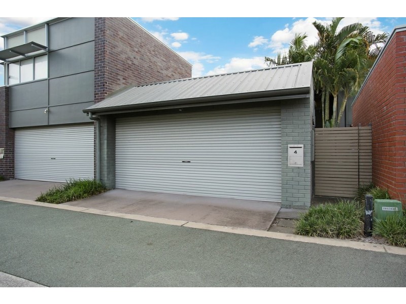 4 Little Blue Lane, Varsity Lakes QLD 4227