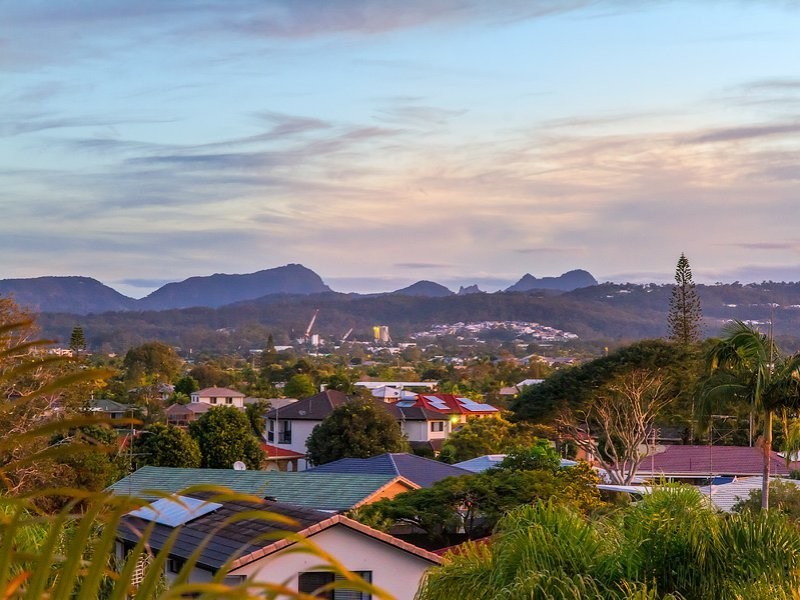 5 Kevin Court, Miami QLD 4220