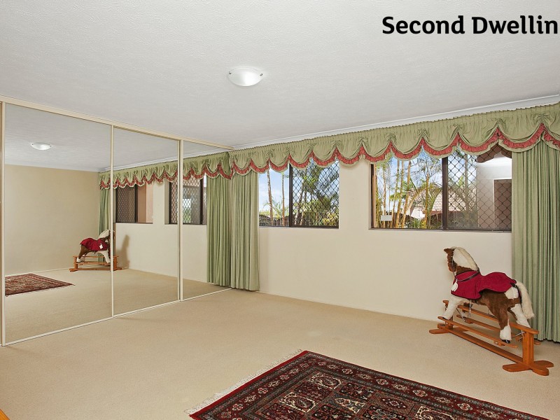 5 Kevin Court, Miami QLD 4220