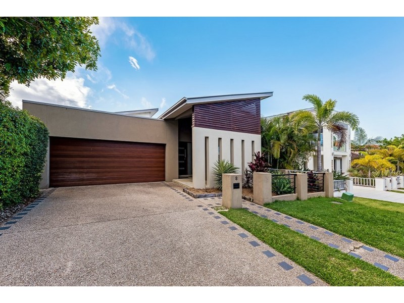 8 St Paul Cres, Varsity Lakes QLD 4227