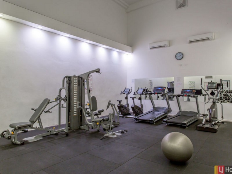 9B/5 Clifford Street, Surfers Paradise QLD 4217