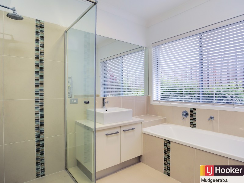 19 Worchester Terrace, Reedy Creek QLD 4227