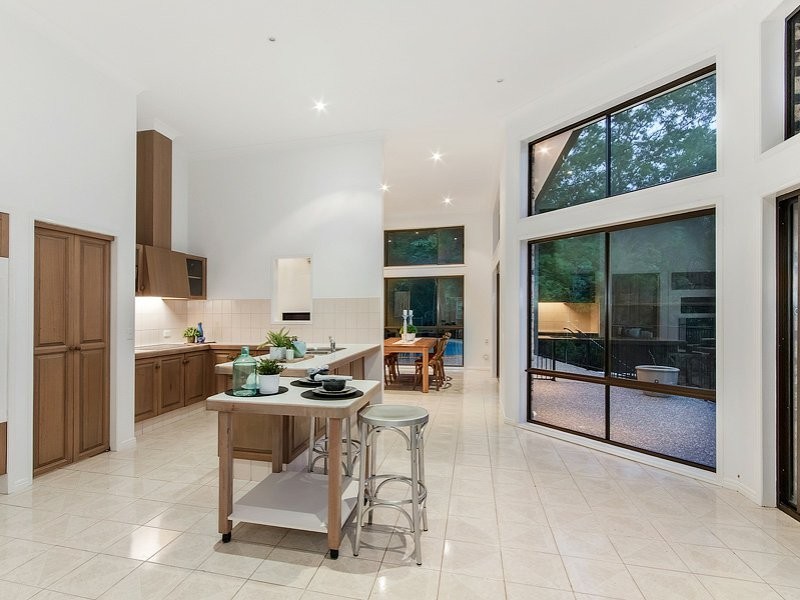 6 Akama Court, Mudgeeraba QLD 4213