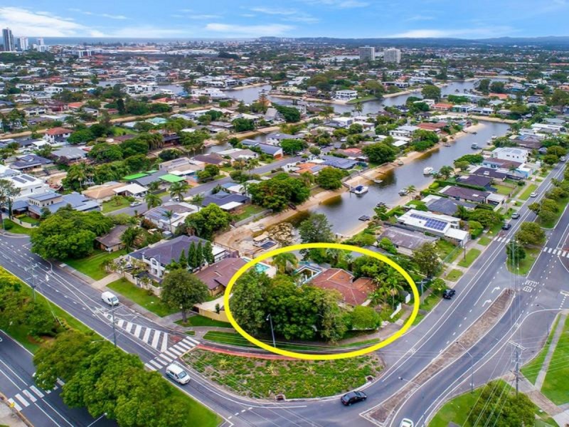 70 T E Peters Drive, Broadbeach Waters QLD 4218