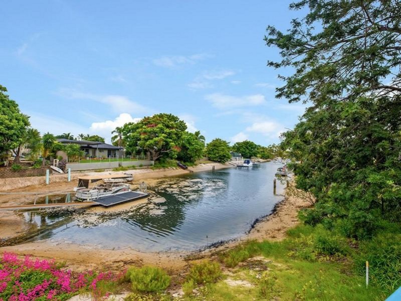 70 T E Peters Drive, Broadbeach Waters QLD 4218