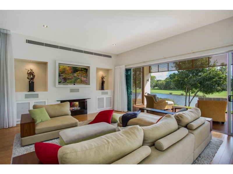 738 Peninsula Drive, Robina QLD 4226