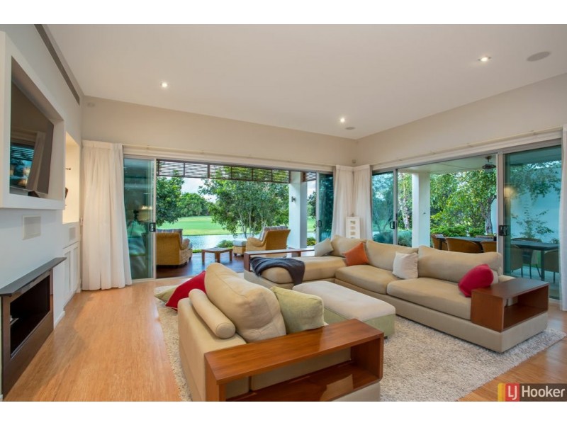 738 Peninsula Drive, Robina QLD 4226