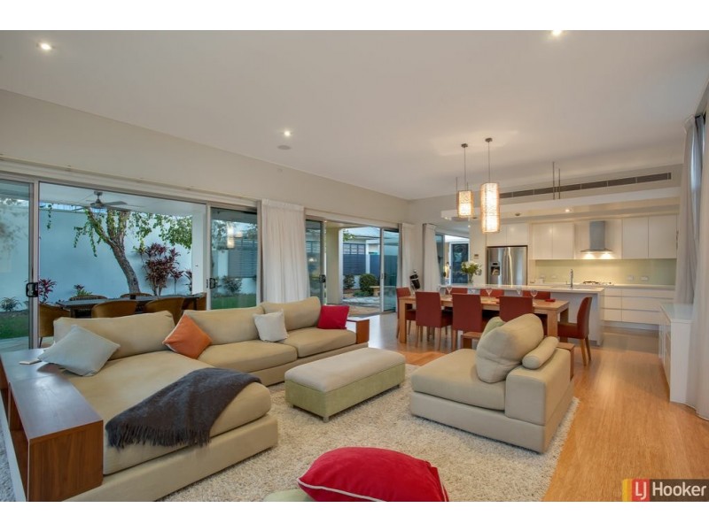 738 Peninsula Drive, Robina QLD 4226