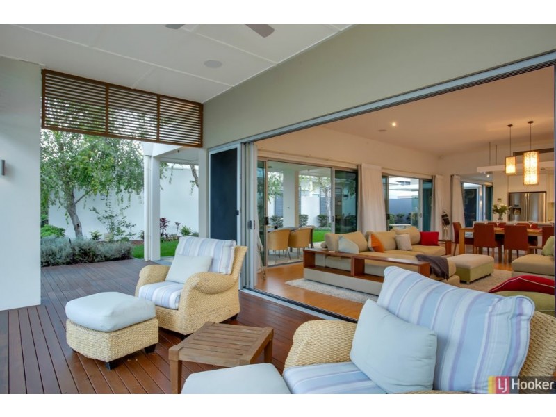 738 Peninsula Drive, Robina QLD 4226