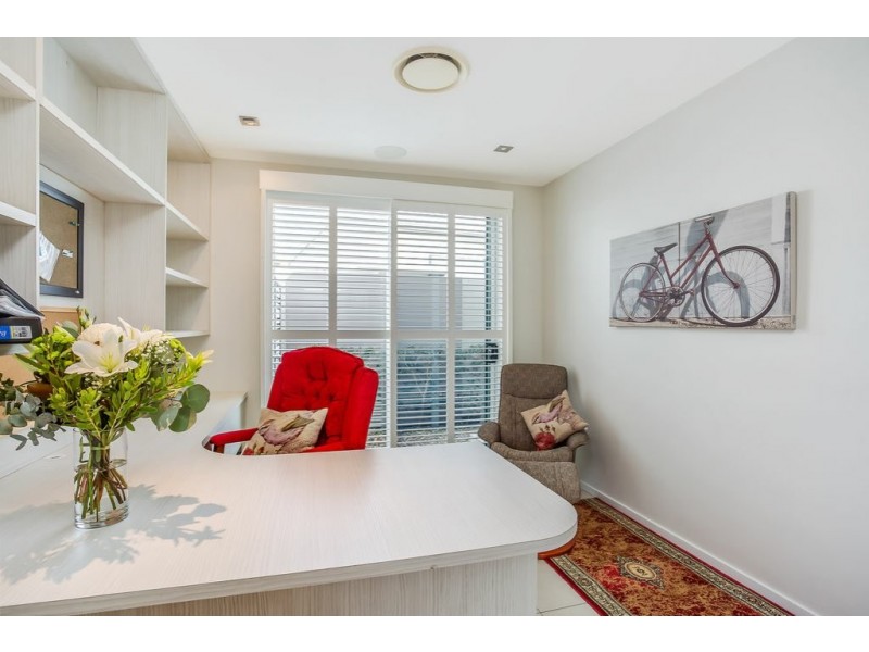 738 Peninsula Drive, Robina QLD 4226