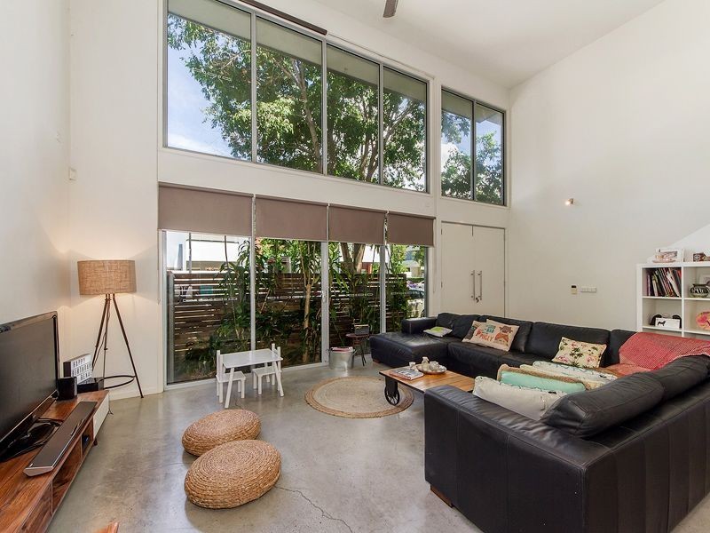 4 Watts Drive, Varsity Lakes QLD 4227