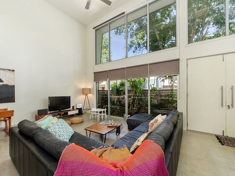 4 Watts Drive, Varsity Lakes QLD 4227