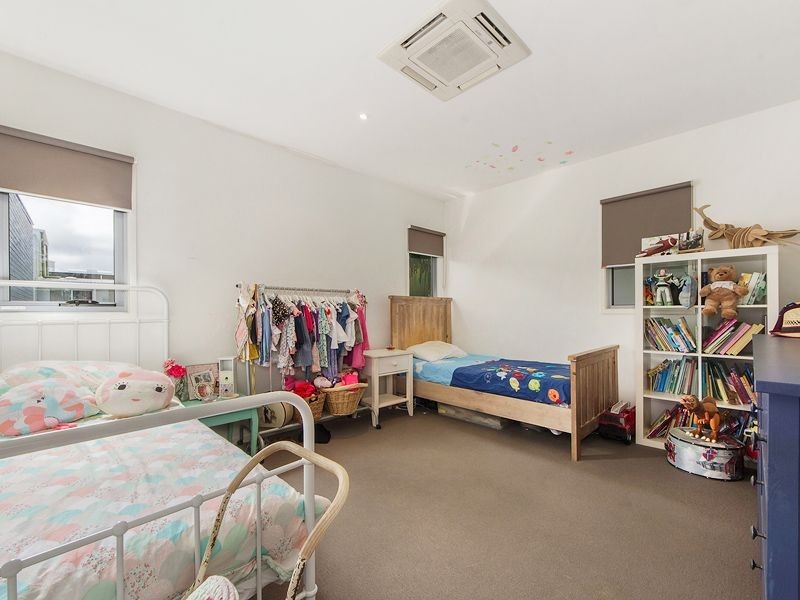 4 Watts Drive, Varsity Lakes QLD 4227