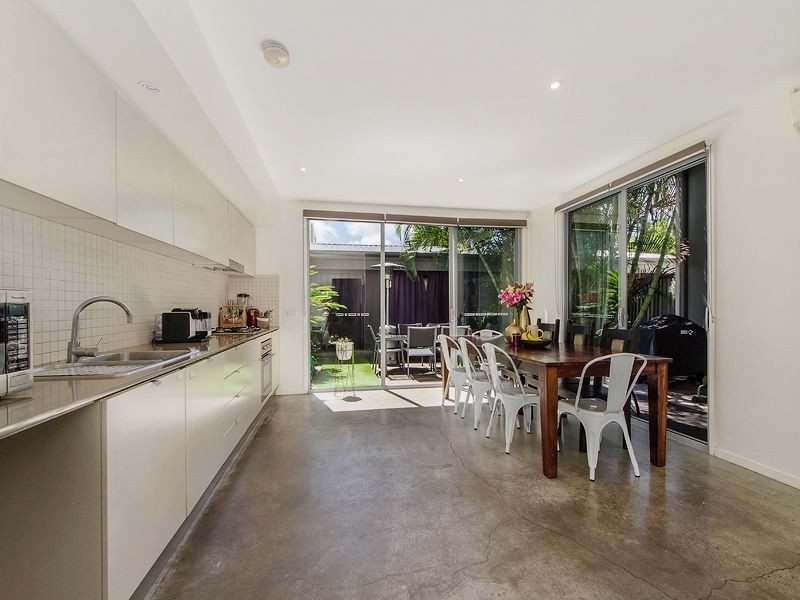 4 Watts Drive, Varsity Lakes QLD 4227