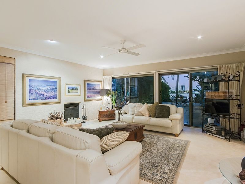 187 Markeri Street, Mermaid Waters QLD 4218