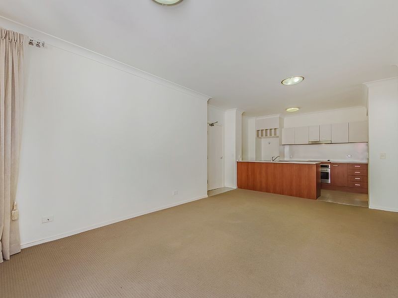 42/13 Bright Avenue, Labrador QLD 4215