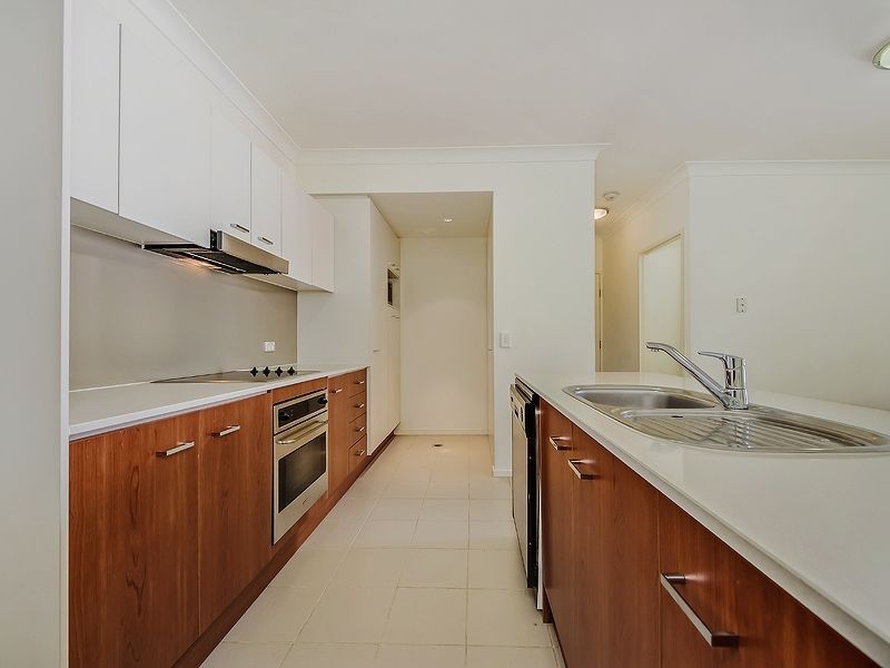 42/13 Bright Avenue, Labrador QLD 4215