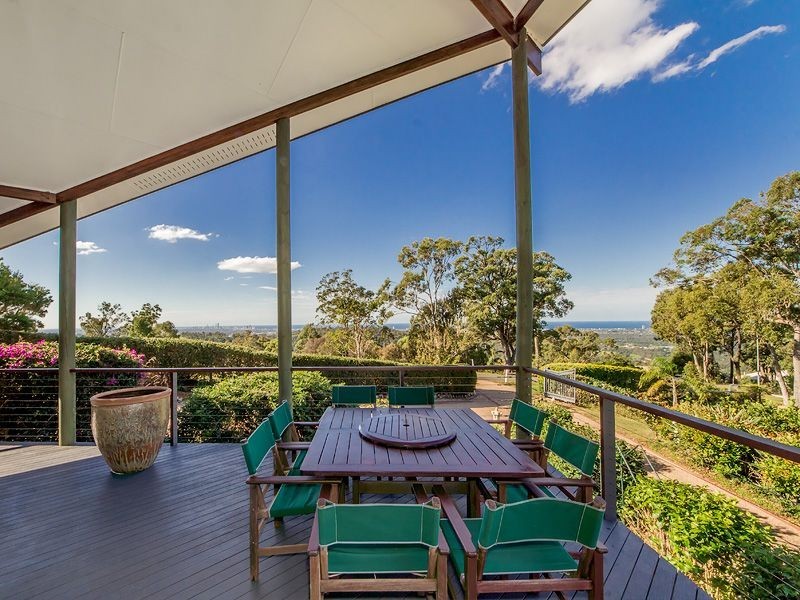 64 Brackenfield Court, Bonogin QLD 4213