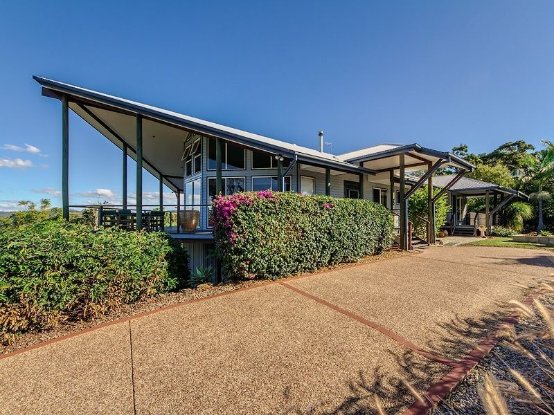 64 Brackenfield Court, Bonogin QLD 4213