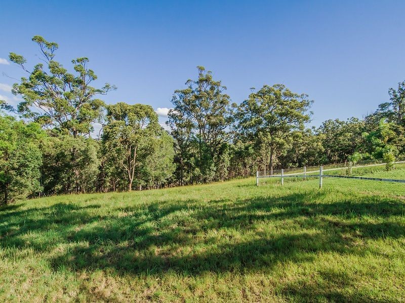 64 Brackenfield Court, Bonogin QLD 4213
