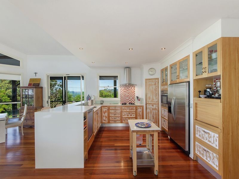 64 Brackenfield Court, Bonogin QLD 4213