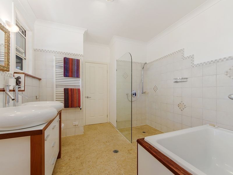 64 Brackenfield Court, Bonogin QLD 4213