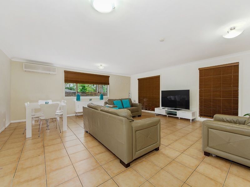 10 Oakmont Street, Robina QLD 4226