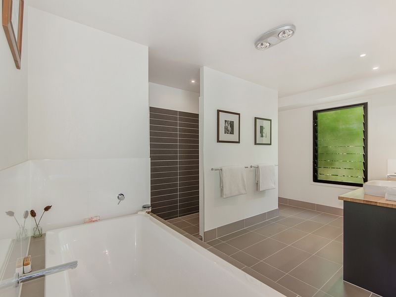 6 Ridgeview Crescent, Bonogin QLD 4213