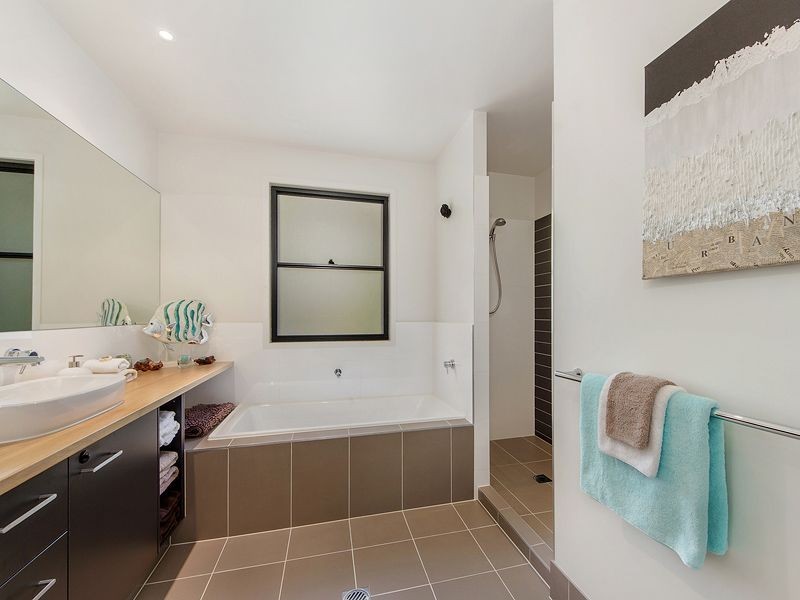 6 Ridgeview Crescent, Bonogin QLD 4213