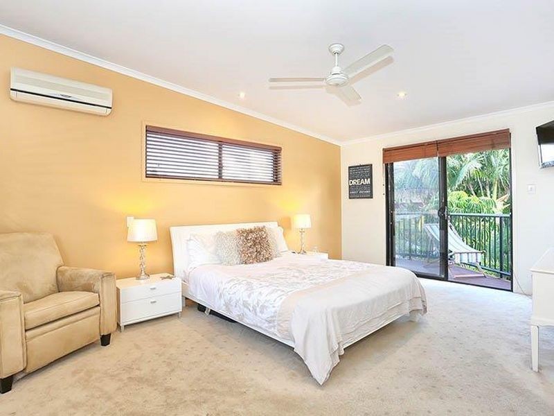 4 Seahawk Crescent, Burleigh Waters QLD 4220