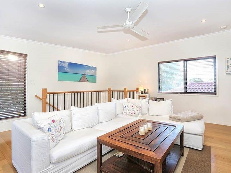 4 Seahawk Crescent, Burleigh Waters QLD 4220