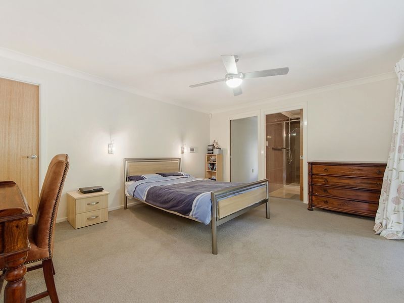 37 Hillview Parade, Ashmore QLD 4214