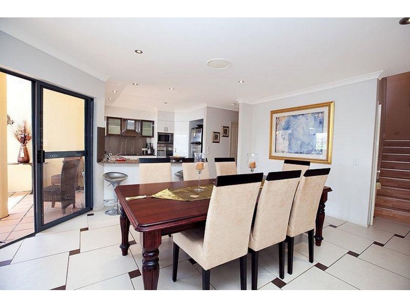 Villa 6/125 Santa Cruz Boulevard, Clear Island Waters QLD 4226